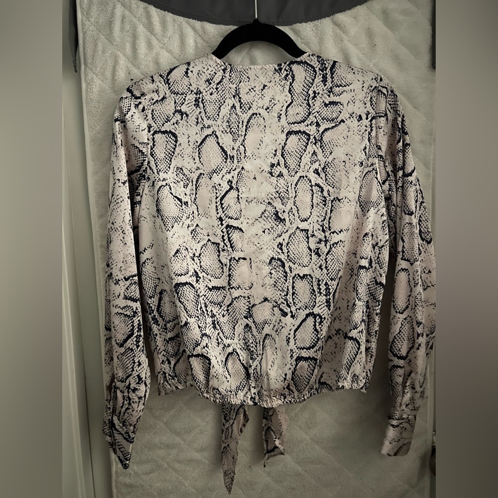 BNWT Hayden Python Print Knot Blouse - Picture 8 of 8